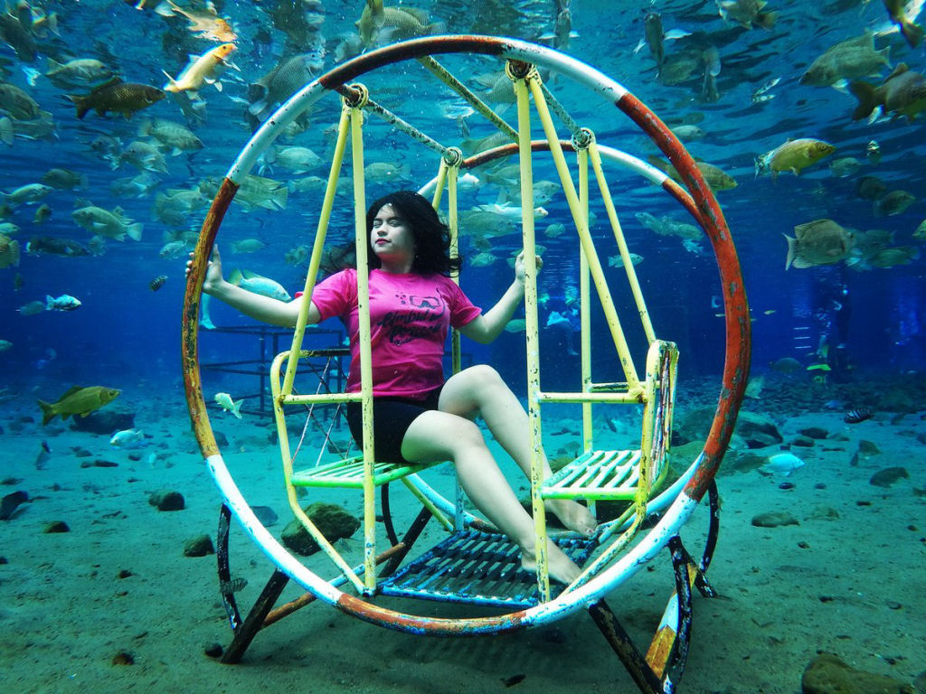 Este lago de uma vila na Indonsia se tornou uma mania de selfies subaquticas 13