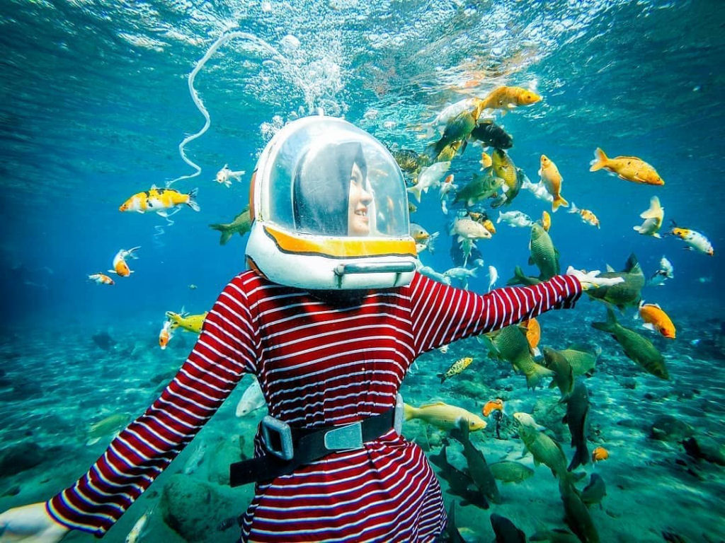 Este lago de uma vila na Indonsia se tornou uma mania de selfies subaquticas 14