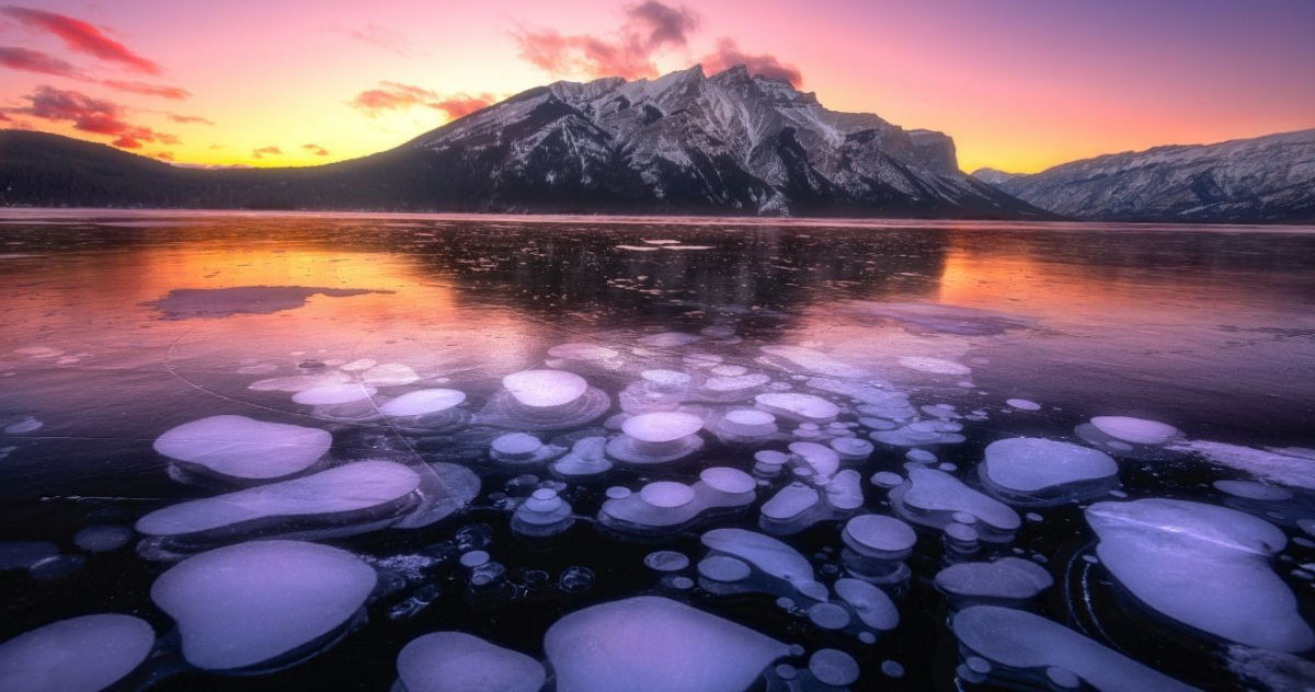 O belo lago de bolhas congeladas de metano, em Alberta, no Canadá 02