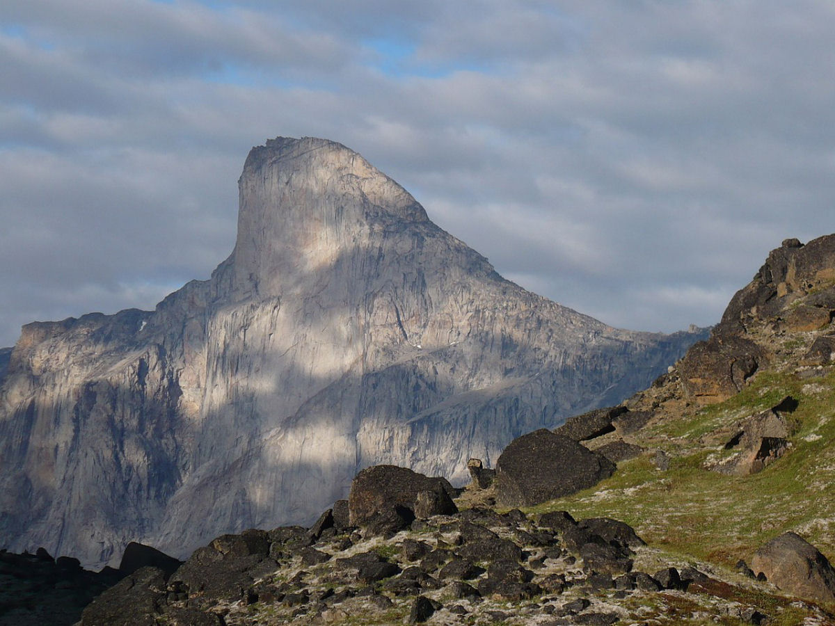 Monte Thor, a maior queda vertical do mundo