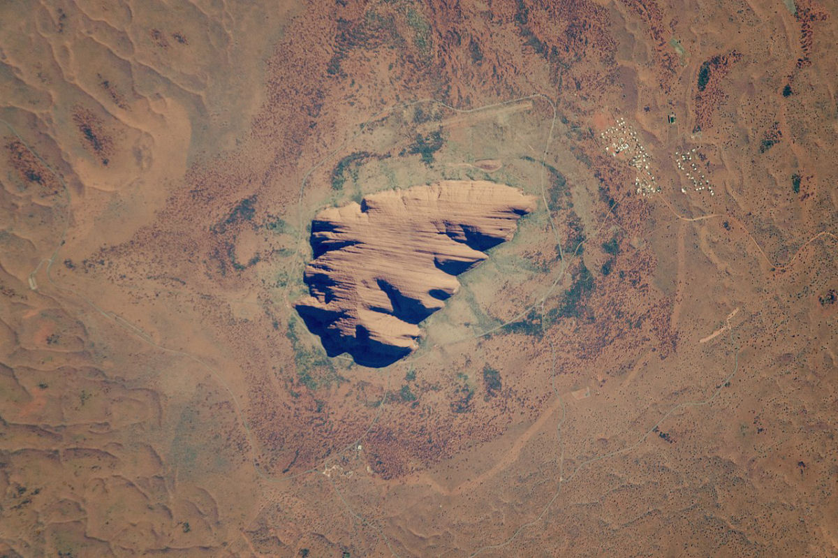 O monumental Uluru realmente  um monlito?