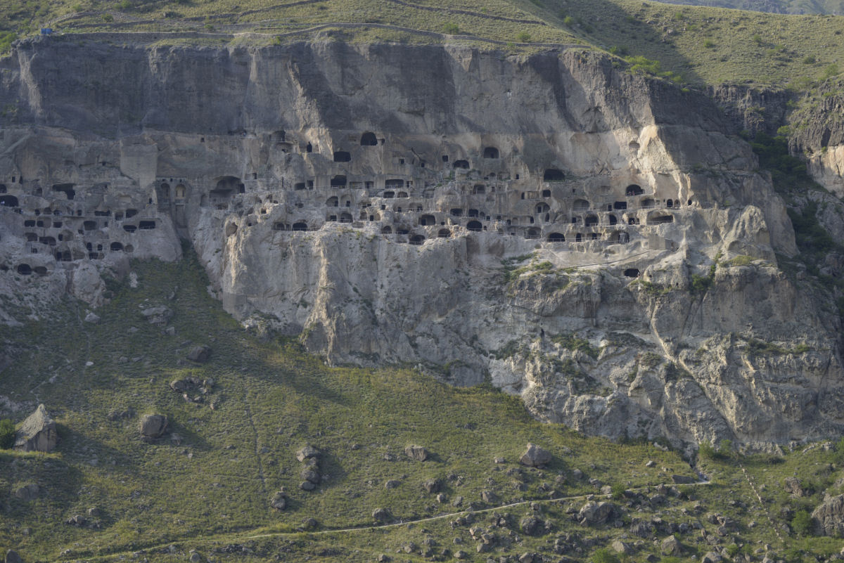 O Mosteiro da Caverna de Vardzia tem mais de 500 habitações em 19 níveis