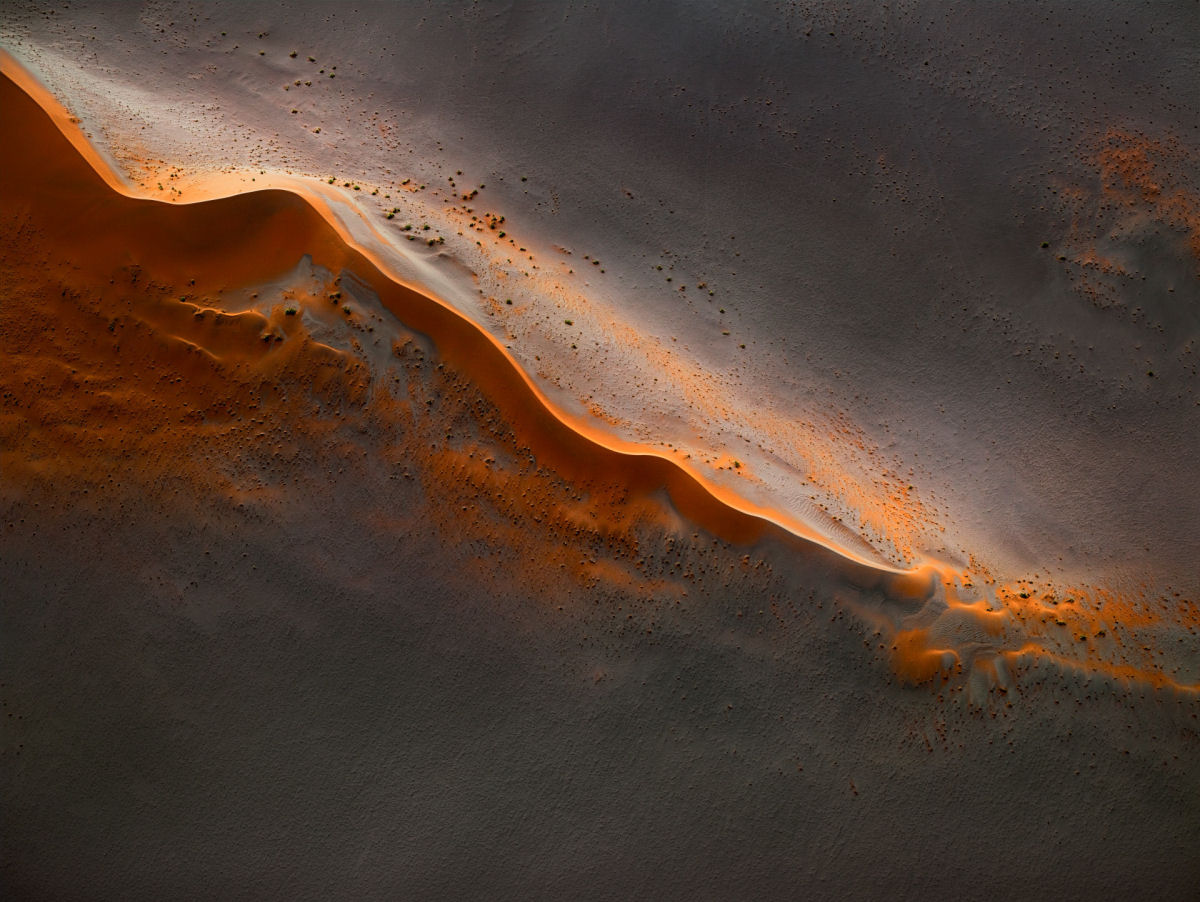 Fotos areas da paisagem rida da Nambia parecem pinturas abstratas 01