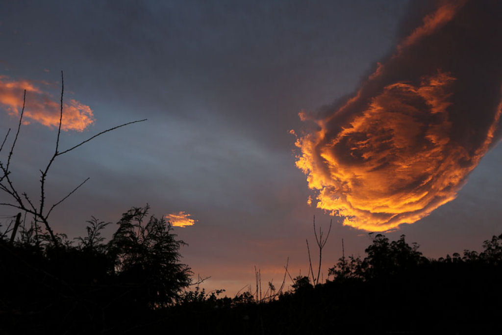 A mo de Deus: a surpreendente formao de nuvens sobre a ilha da Madeira 03