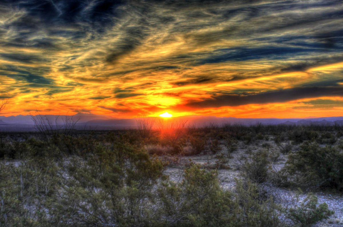 Por que o pôr do sol do deserto é tão colorido?