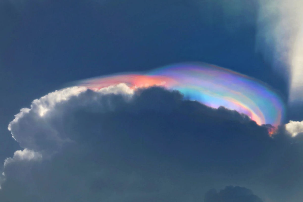 Nuvem Pileus arco-ris  vista na China