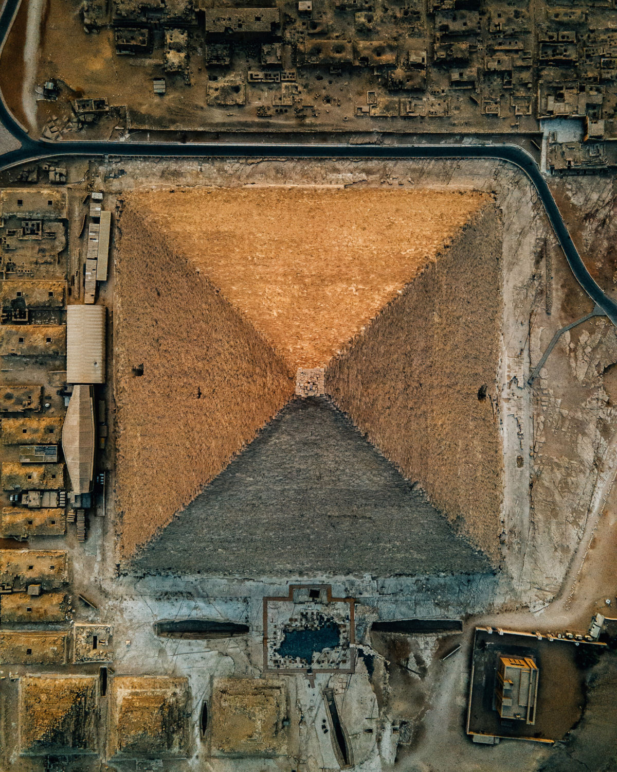 Vistas aéreas de Gizé apresentam a pirâmide de uma perspectiva bem incomum 01