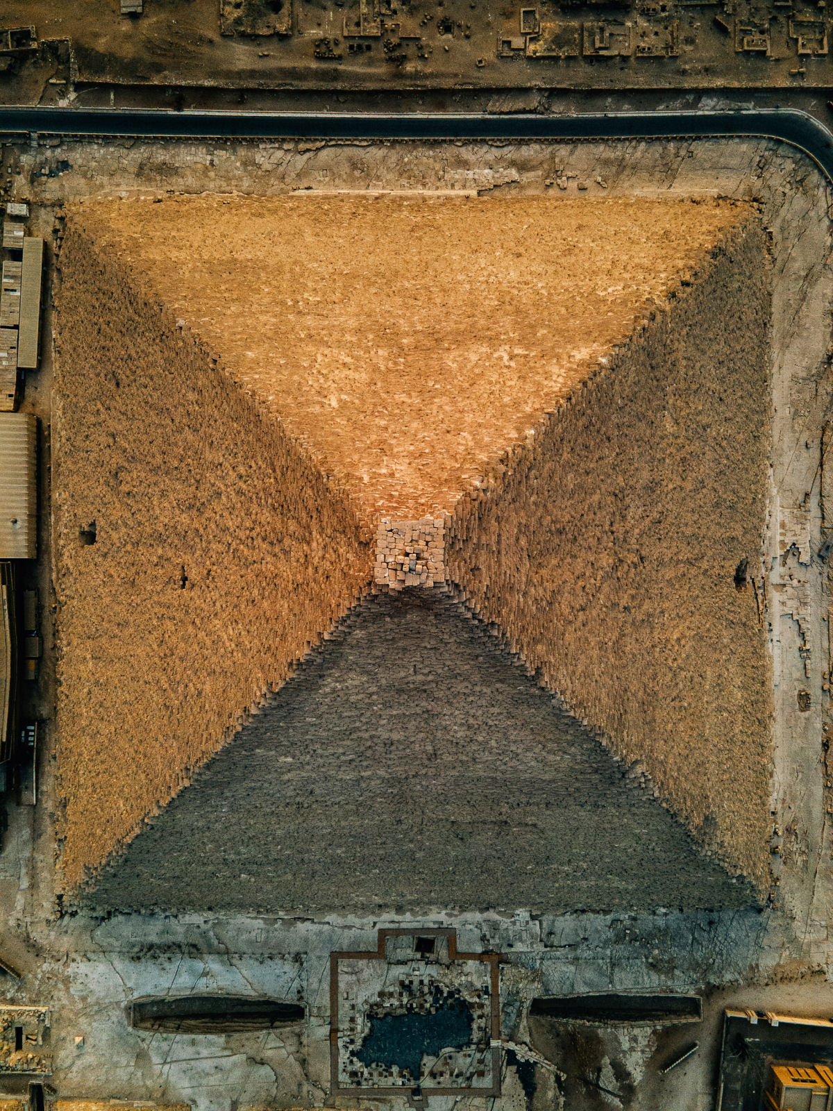 Vistas aéreas de Gizé apresentam a pirâmide de uma perspectiva bem incomum 02
