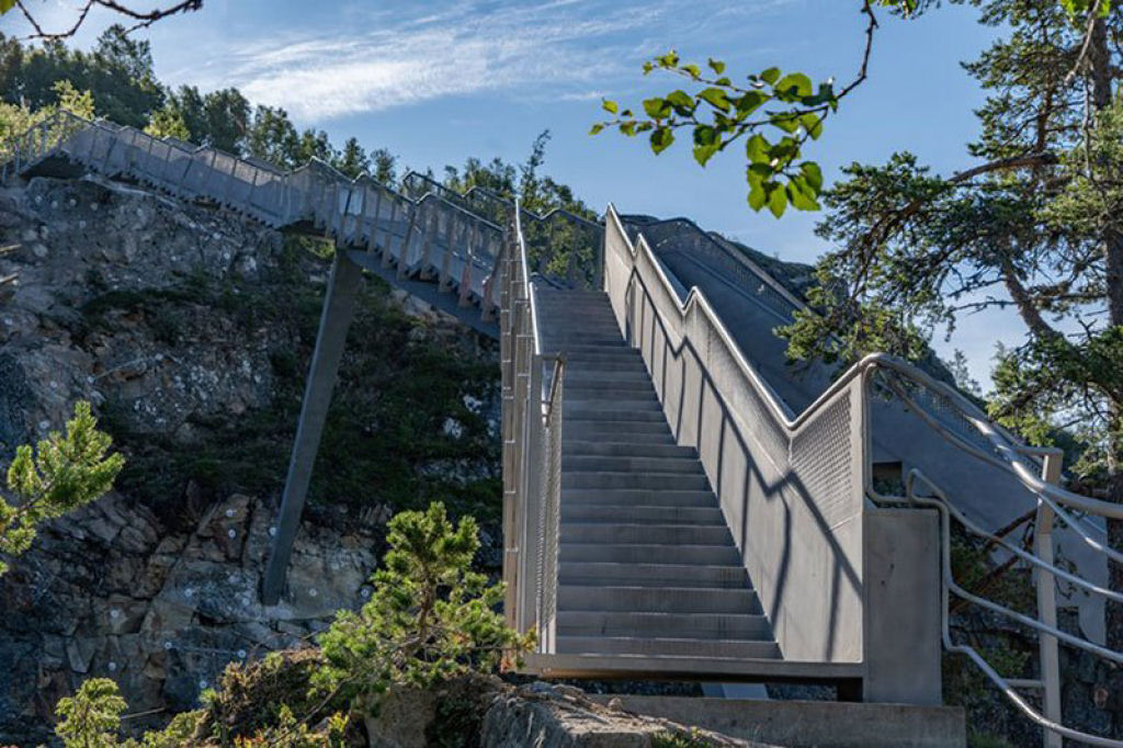 A Noruega acaba de construir uma ponte pedonal sobre sua cachoeira mais icônica 06