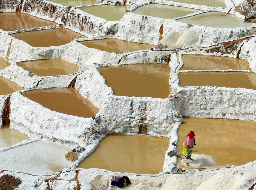 As belas Salinas de Maras encravadas nos penhascos peruanos 11