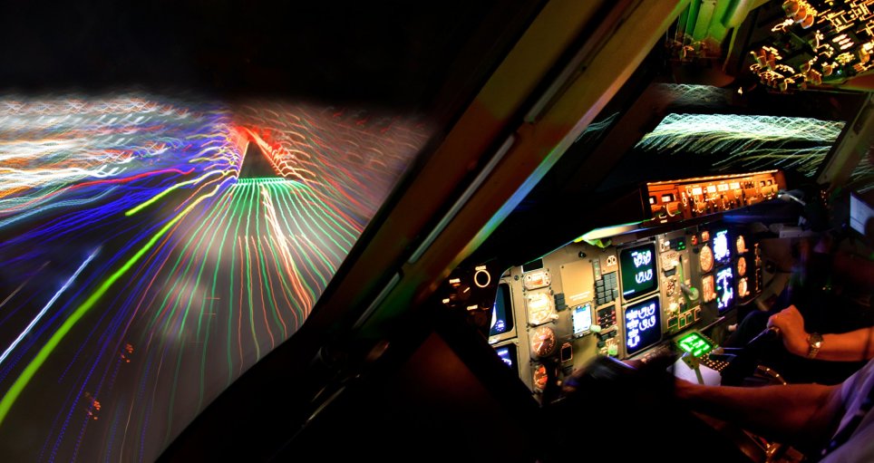 Piloto registra impressionantes fotos do céu de dentro do seu cockpit 06