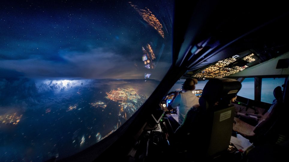 Piloto registra impressionantes fotos do céu de dentro do seu cockpit 09