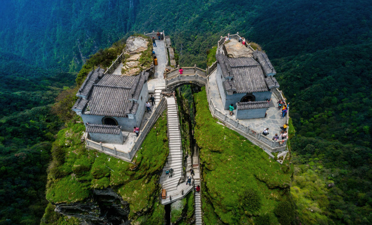 Os fabulosos templos budistas do Monte Fanjing, na China 03