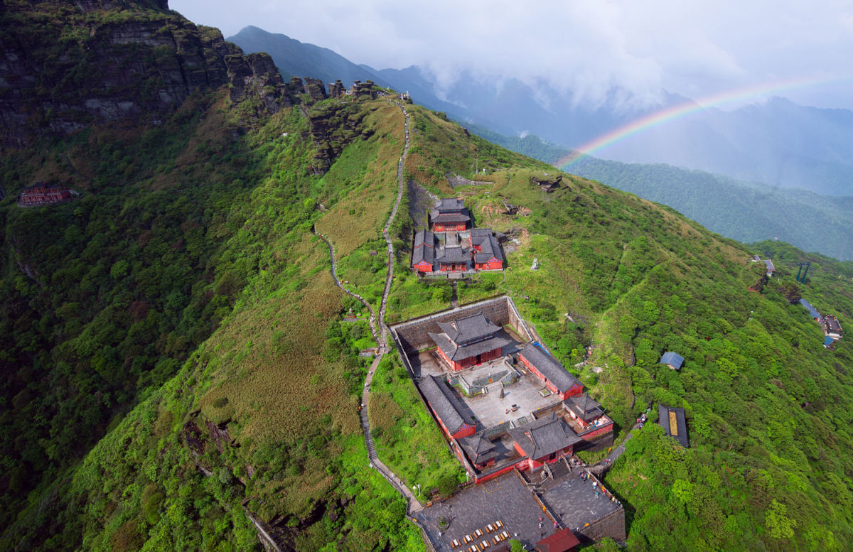 Os fabulosos templos budistas do Monte Fanjing, na China 05