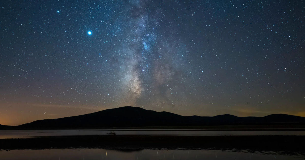 Fotgrafo passa 10 anos criando um time-lapse de 8K da Via Lctea de outro mundo