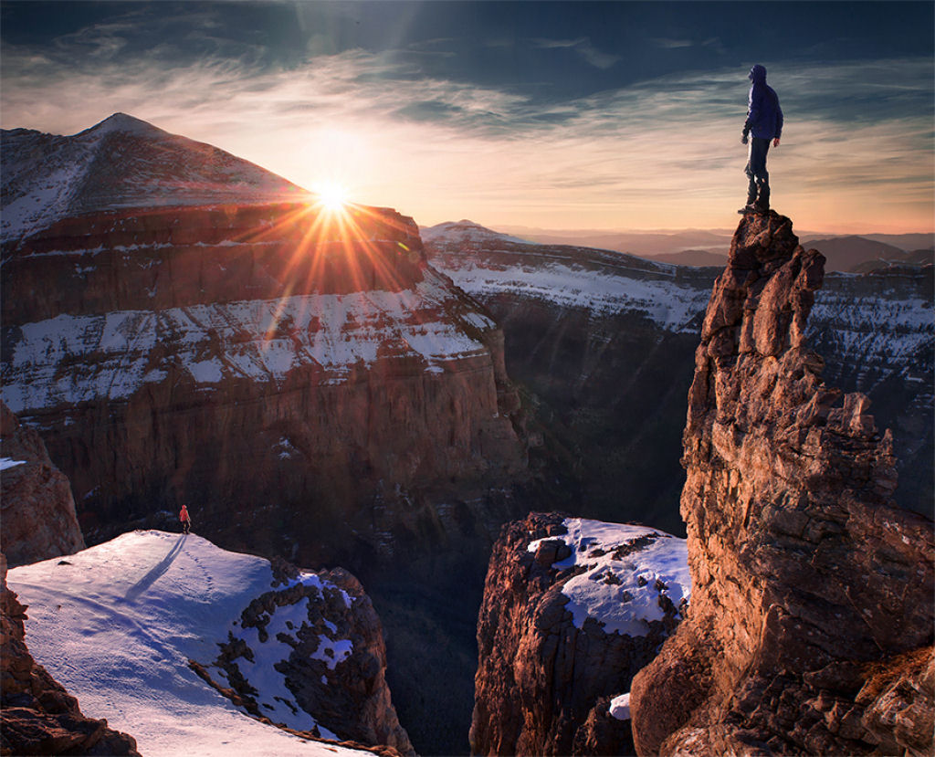 Fotgrafo aventureiro sobe no alto das montanhas para capturar paisagens deslumbrantes 09