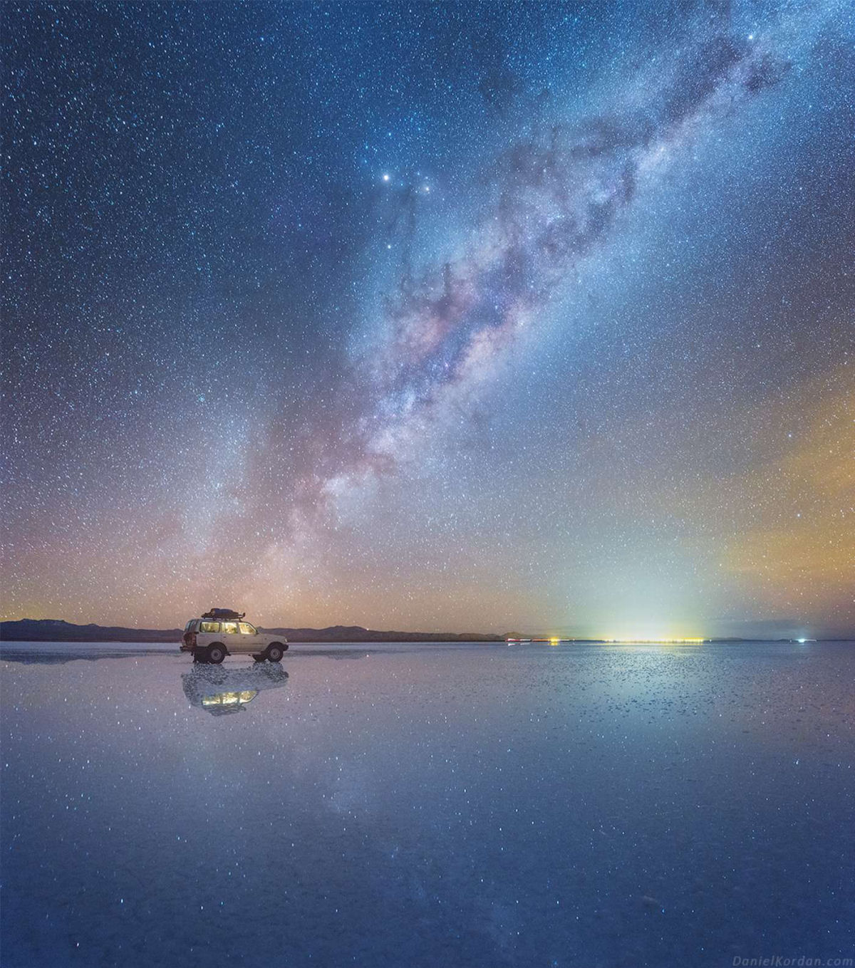 Fotógrafo russo captura deslumbrantes fotos da Via Láctea espelhada em planície de sal na Bolívia 02