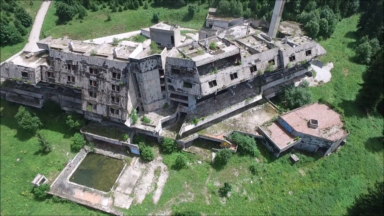 As ruínas da vila olímpica de Sarajevo de 1984, gravadas em time-lapse com tilt-shift