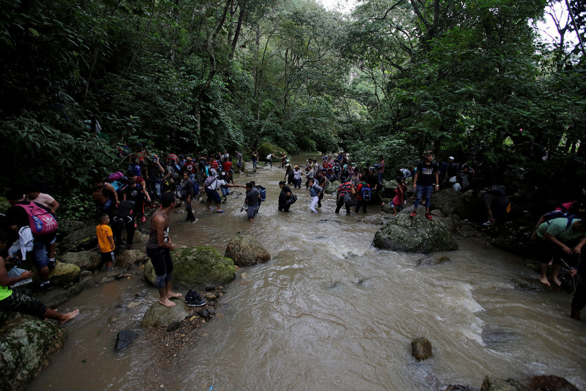 Quem está por trás da caravana de migrantes que cruza o México em direção aos EUA?: 4 teorias da conspiração