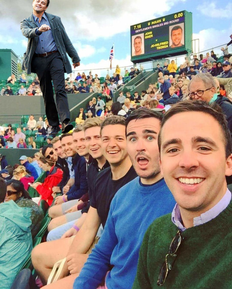 8 sorridentes amigos alinharam-se para uma selfie, mas a internet destruiu sua reputação por completo 19