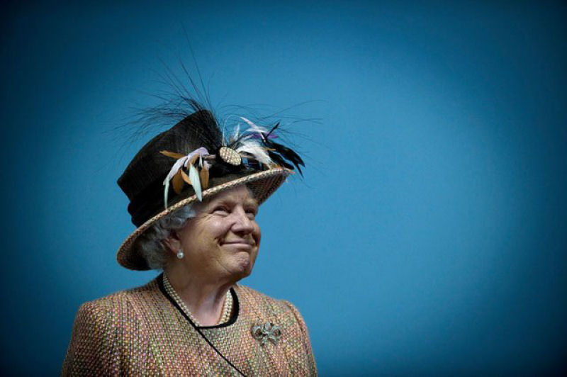 A Internet no consegue parar de rir com o rosto de Trump fotochopado na rainha 13