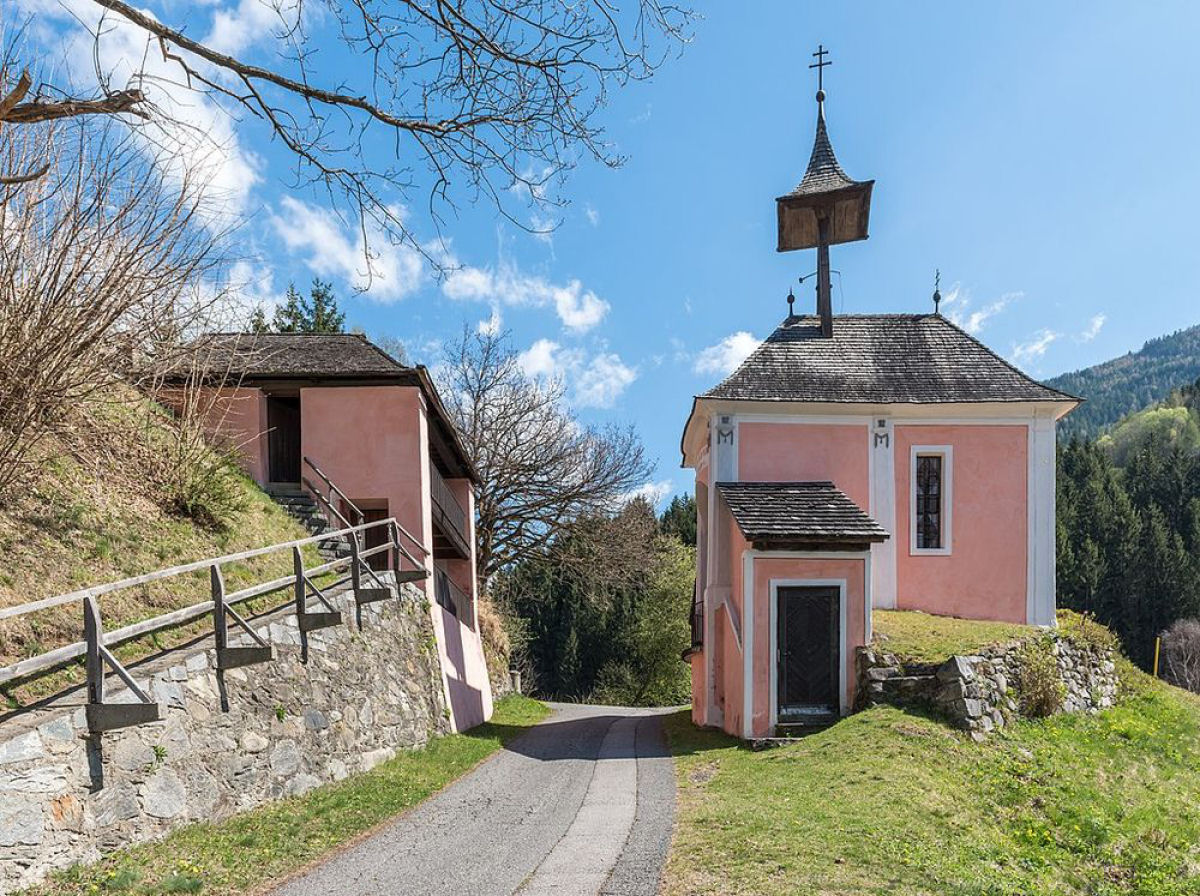 A peculiar Igreja Dividida de Gmünd, na Áustria