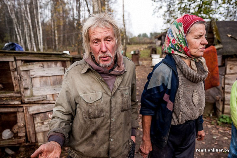 Eremitas bielorrussos vivem h 20 anos sem gs, eletricidade e gua encanada 07