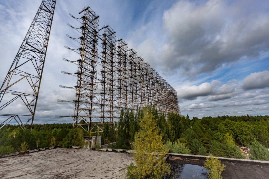 Esta gigantesca antena abandonada foi um radar sovitico secreto escondido nas florestas de Chernobyl