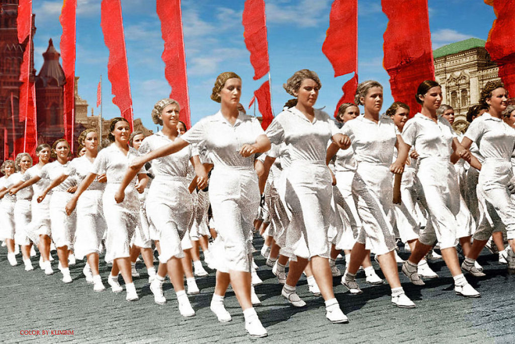 Fotos antigas colorizadas revelam a vida do povo russo entre 1900 e 1965 01