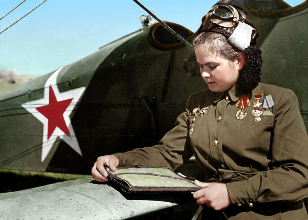 Fotos antigas colorizadas revelam a vida do povo russo entre 1900 e 1965 14