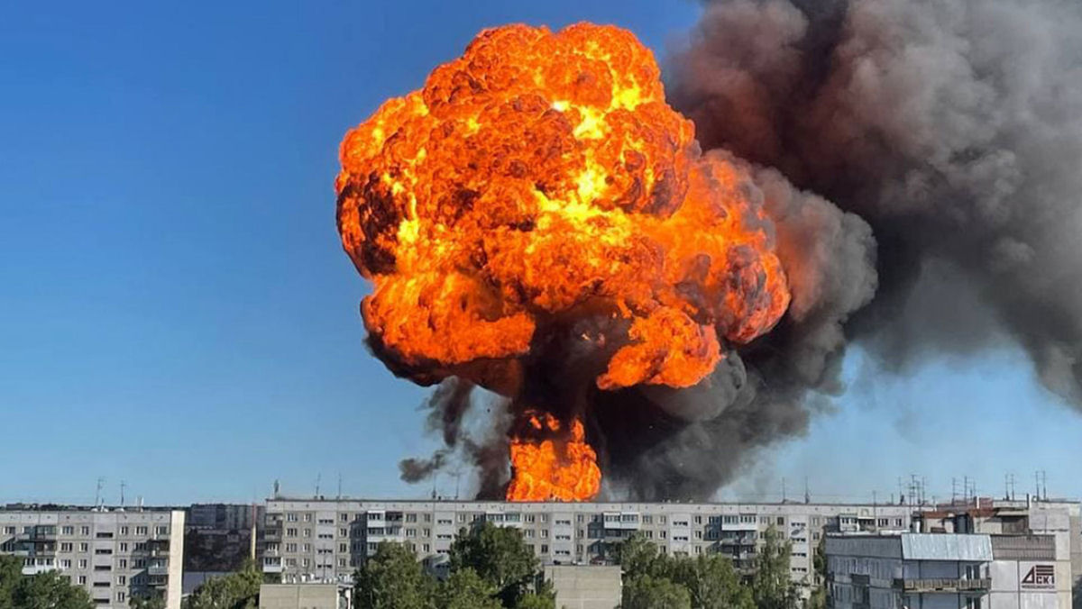 Um incêndio e uma série de explosões em um posto de gasolina deixam 25 feridos na Rússia