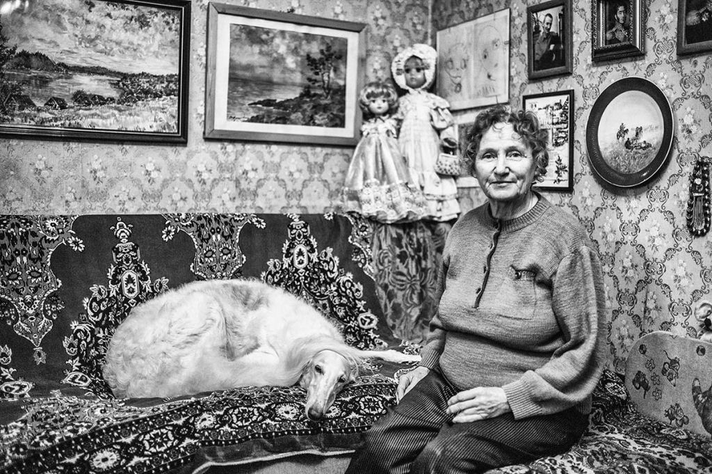 Fotógrafo documentou russos de 1 a 100 anos em sua fantástica série 75