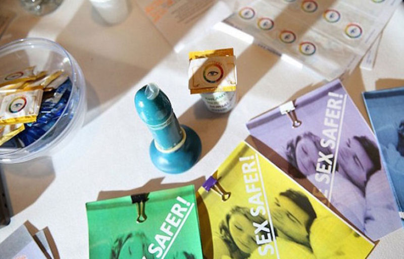 Adolescentes inventam um preservativo que muda de cor ao detectar doenas sexualmente transmissveis 02