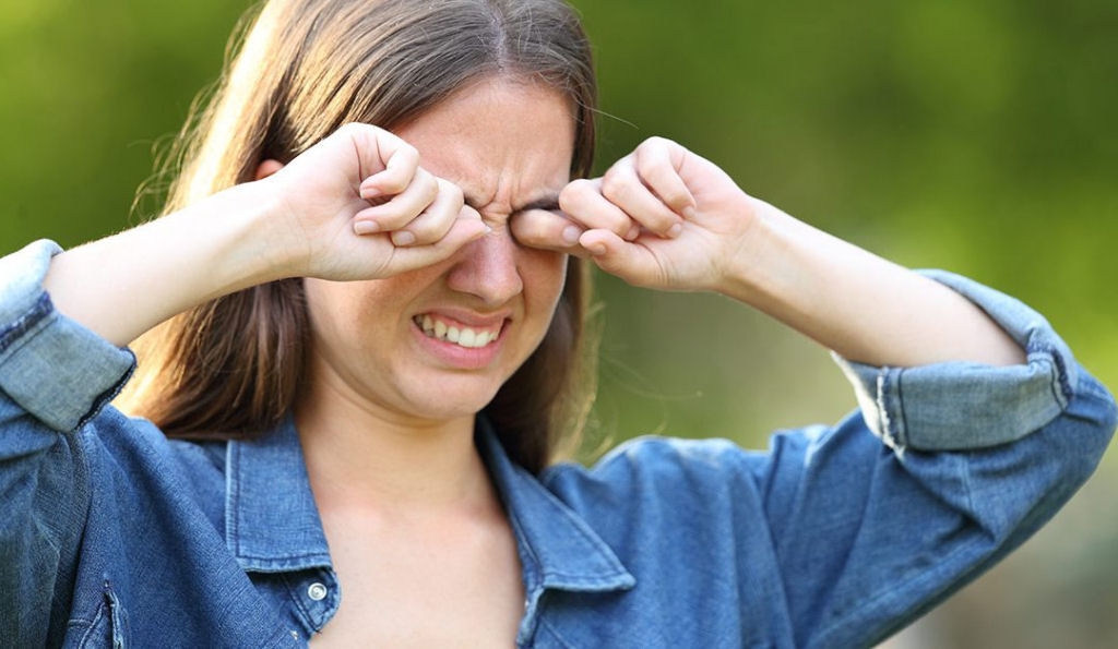 Ressonância magnética mostra o que acontece quando você esfrega muito os olhos
