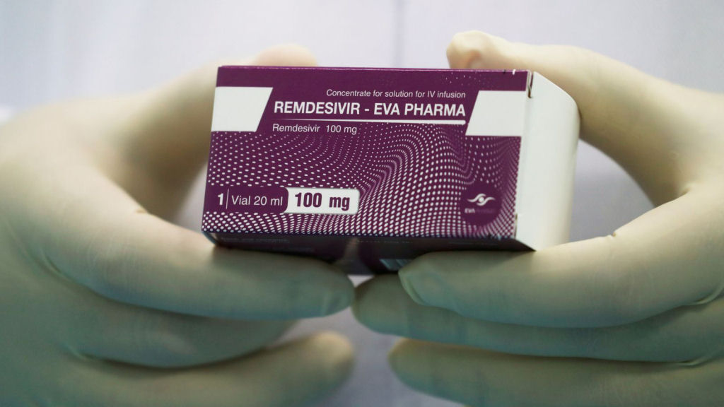 EUA compra quase todo o fornecimento mundial de um fármaco contra o covid-19 para os próximos três meses