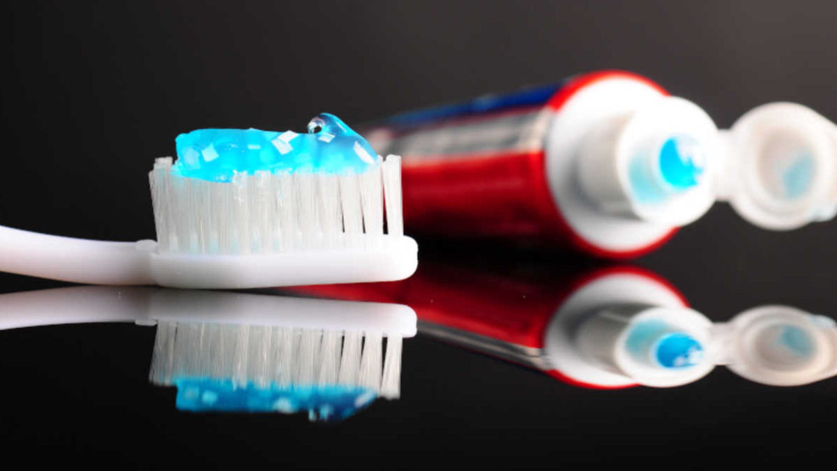 Estudo concluiu que alguns cremes dentais podem neutralizar 99,9% do coronavirus em dois minutos