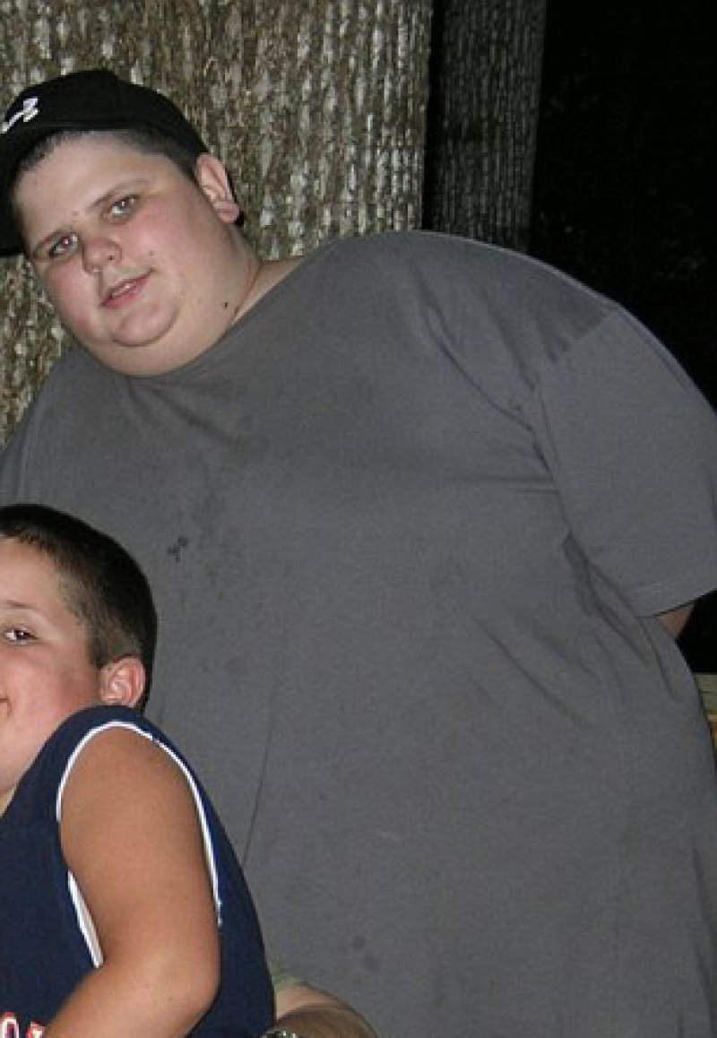 Jovem que era chamado de gordo na escola fica irreconhecvel depois de perder metade de seu peso corporal 02