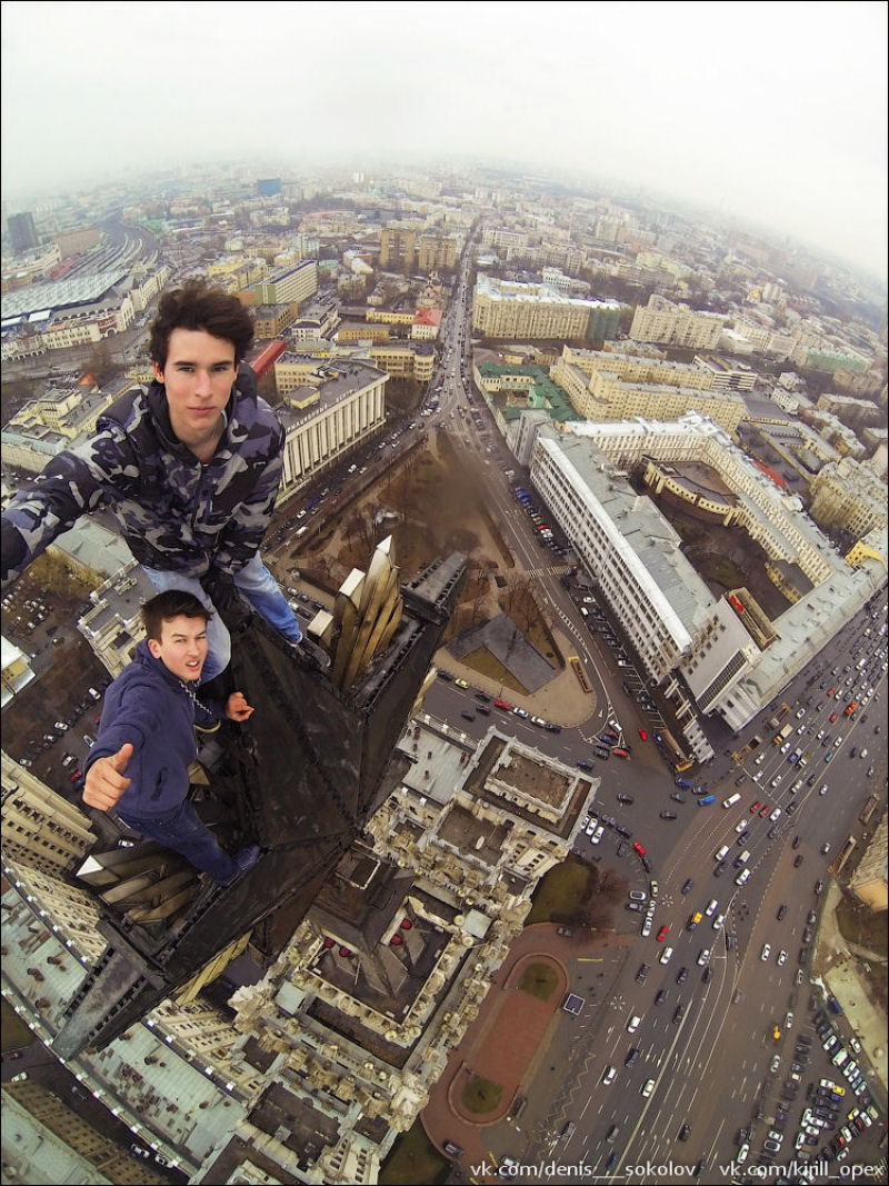 Skywlaking no arranha-cu Stalin, bem no centro de Moscou.