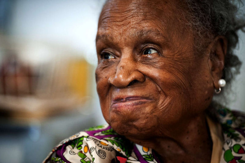 Agnes Felton de Englewood, Nova Jersey (Estados Unidos). Ela acabou de fazer 110 anos. Seu segredo de longevidade é tormar 3 cervejas por dia.