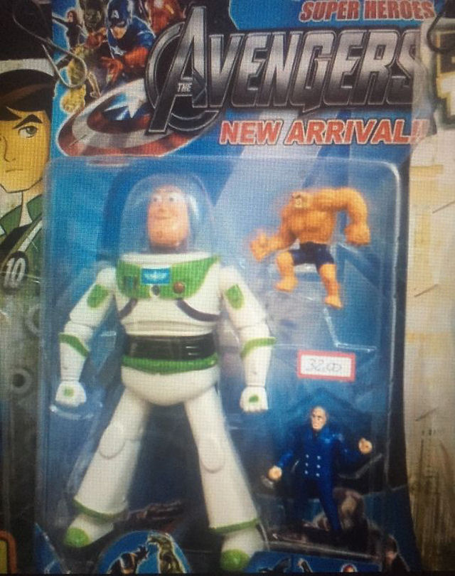 E os novos Vingadores são: Buzz Lightyear depois da gripe, um senhor laranja de cueca e um tipo calvo.