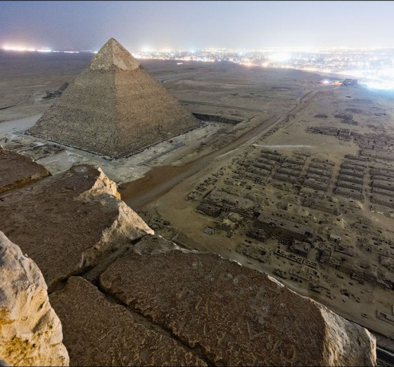 Outra vista das grandes pirâmides de Gizé.