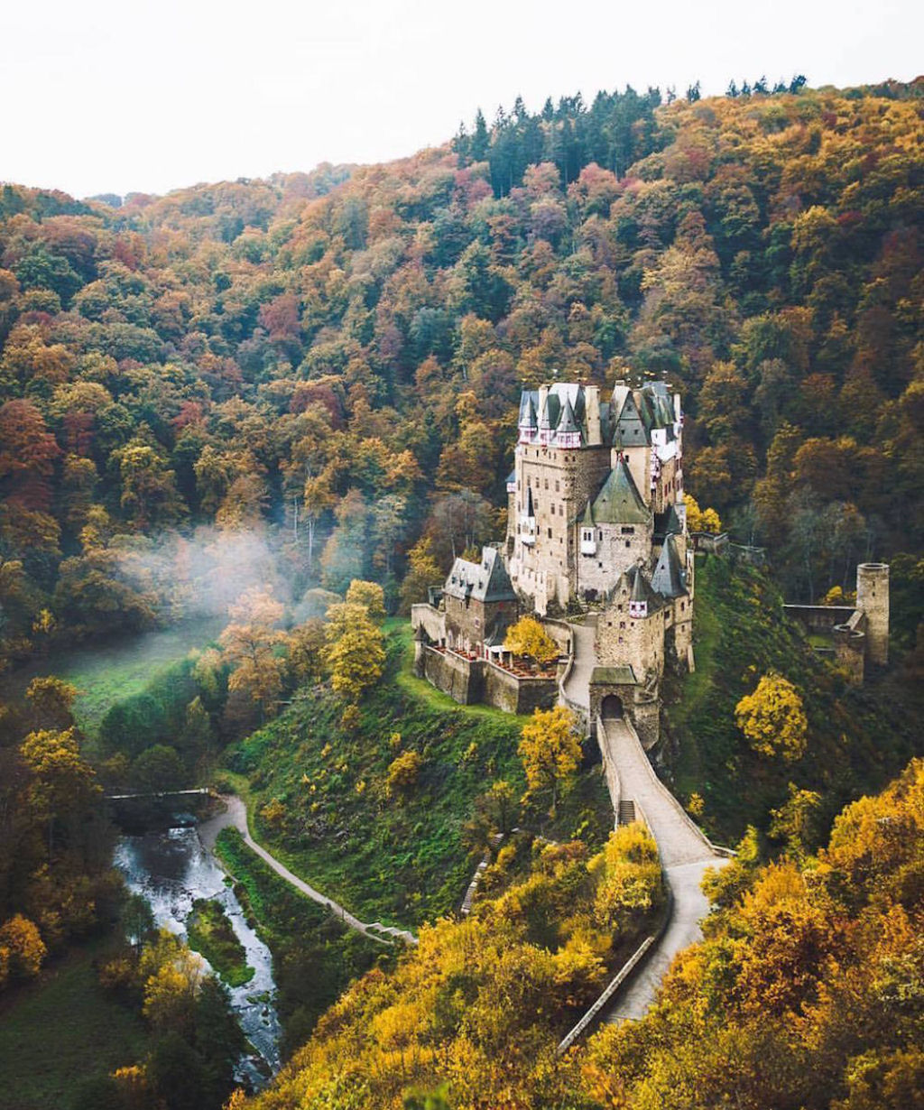 O castelo de Eltz, ena Alemanha, foi construdo no sculo XII. Resistiu a passagem do tempo at nossos dias.
