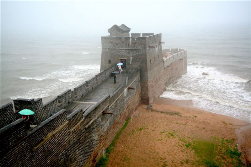 O final da Grande Muralha Chinesa.