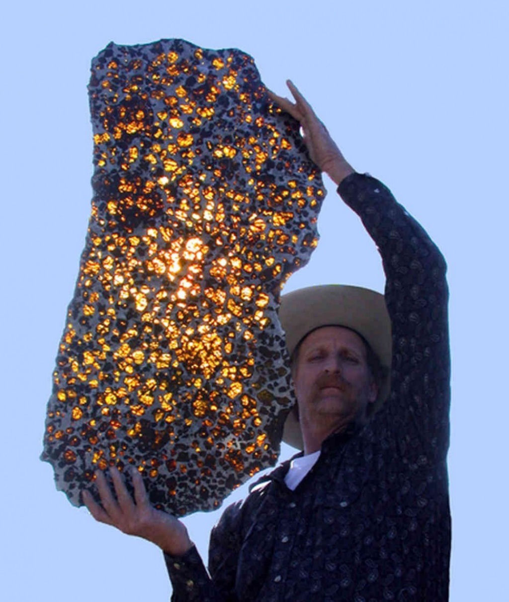 O meteorito Fukang, um dom precioso do universo. Tem cerca de 4,5 bilhes de anos.