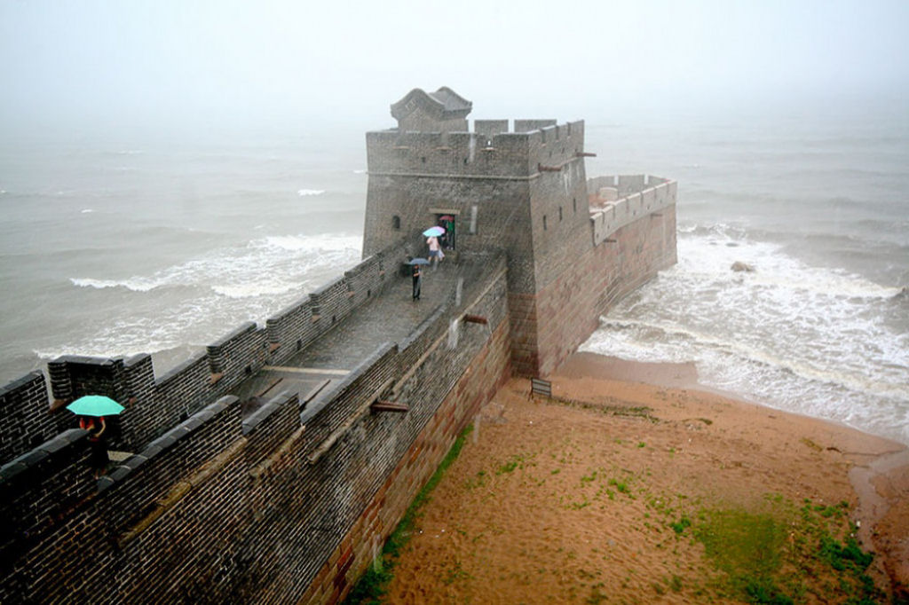 Este  o lugar onde a Grande Muralha da China termina.