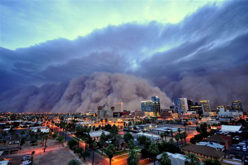 Os moradores de Phoenix, nos EUA, pensaram que estavam testemunhando o fim dos dias durante esta tempestade de areia.