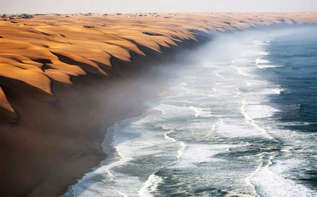 O lugar onde o deserto da Nambia encontra o mar. - Cameralabs