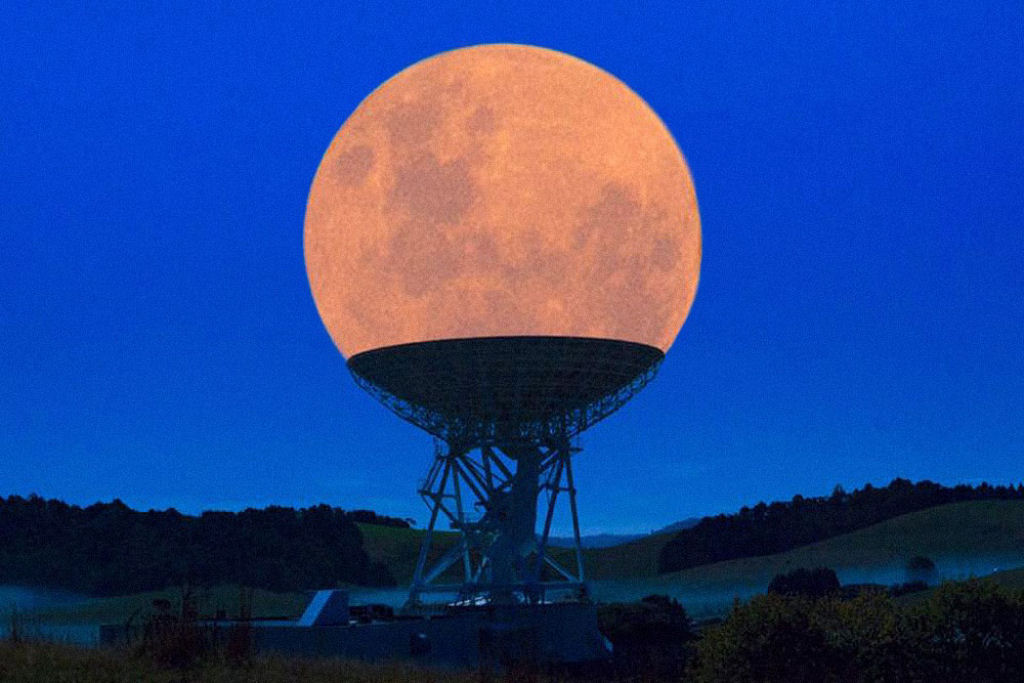 Super Lua em radiotelescópio.