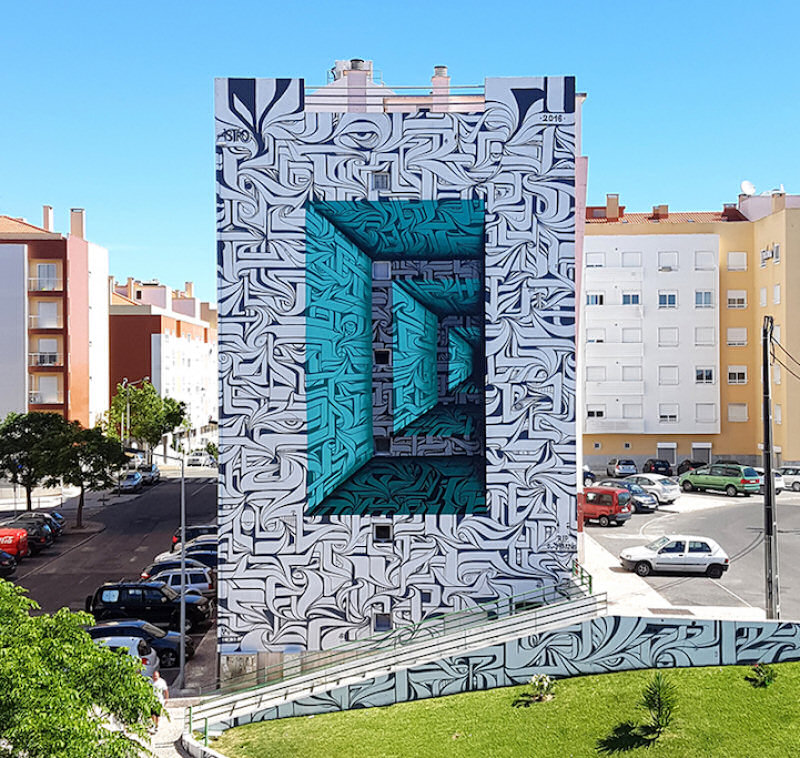 Ilusão óptica urbana do coletivo Loures Art Publica cria portal para um universo paralelo no lado de um edifício.