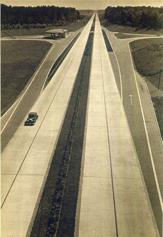 Uma rodovia alem de 1930.